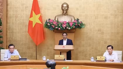 Thủ tướng: Tiếp tục tập trung tháo gỡ khó khăn cho sản xuất kinh doanh