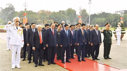 Lãnh đạo Đảng, Nhà nước và Bộ Công an vào Lăng viếng Chủ tịch Hồ Chí Minh