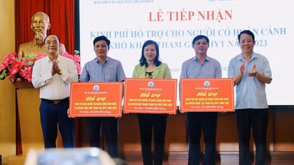 BHXH tỉnh Thanh Hóa tiếp nhận kinh phí hỗ trợ người có hoàn cảnh khó khăn tham gia BHYT