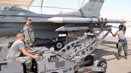 Thấy gì qua việc Mỹ “bật đèn xanh” đào tạo phi công F-16 cho Ukraine?
