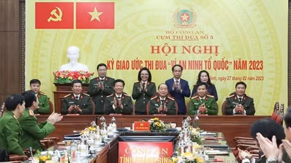 Cụm thi đua số 5 ký kết giao ước thi đua Vì an ninh Tổ quốc