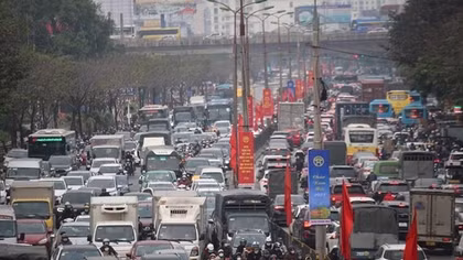 Vì sao Hà Nội ùn tắc triền miên?