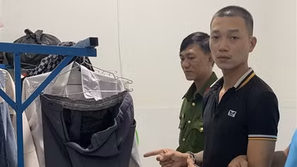 Vờ làm khách để cướp nữ trang đeo tay của nữ chủ shop