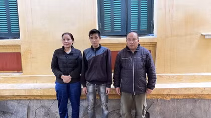 Bắt 3 đối tượng mua bán vé cước phí đường bộ giả