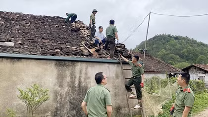Hỗ trợ người dân khắc phục hậu quả do mưa giông, lốc xoáy