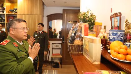Thứ trưởng Nguyễn Văn Long thăm hỏi, chúc Tết gia đình các đồng chí cố lãnh đạo Bộ Công an