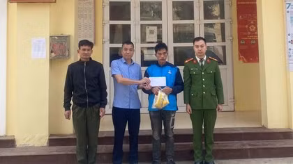 Hình ảnh đẹp cứu người trong lúc hoạn nạn
