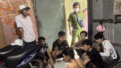 Phá điểm tụ tập sử dụng ma túy đá, bắt 7 đối tượng
