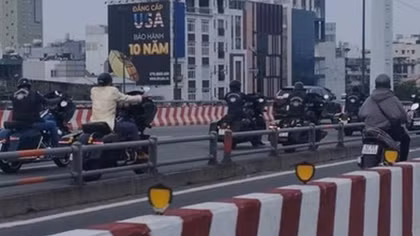 Phạt nguội đoàn mô tô “khủng” ngông nghênh lưu thông trong làn xe ô tô