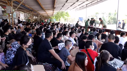 Tiếp nhận 256 công dân Việt Nam do Campuchia bàn giao