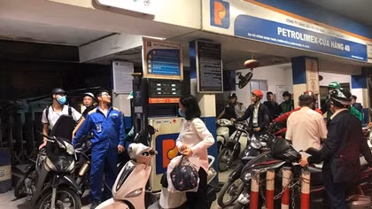 Giá dầu giảm, xăng giữ nguyên
