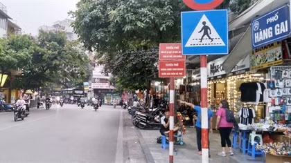 Ngược chiều phố xưa