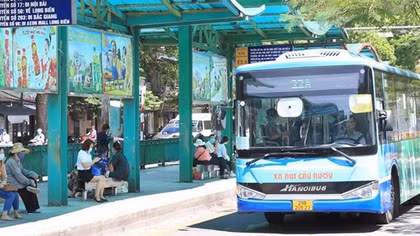 Từ 15/11: Hà Nội thí điểm thanh toán bằng vé điện tử khi đi xe buýt
