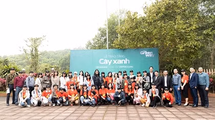 Trao 5.000 cây xanh tặng người dân Tứ Hiệp