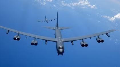 Oanh tạc cơ B-52 Mỹ áp sát lãnh thổ Nga giữa lúc nhạy cảm