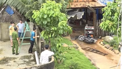 Thoát khỏi lò mổ, trâu đực húc bị thương 5 người