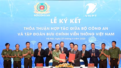 Cùng chung sức, đồng lòng thực hiện thắng lợi công cuộc chuyển đổi số