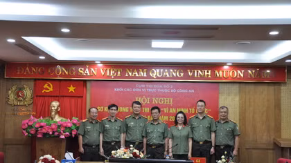Nhiều đơn vị thuộc Cụm thi đua số 2 được tặng các phần thưởng cao quý