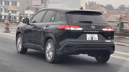 Xử phạt tài xế Toyota Cross dán băng dính che biển số