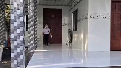 Thiếu tá Công an kịp thời chở thí sinh về nhà lấy giấy tờ để quay lại trường thi