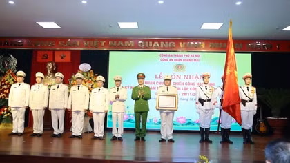 Công an quận Hoàng Mai đón nhận Huân chương Chiến công hạng Nhì