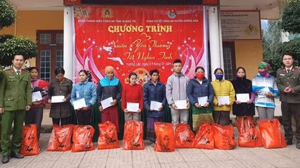 Tuổi trẻ Công an Quảng Trị với "Xuân yêu thương, Tết nghĩa tình" ở vùng cao