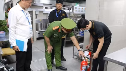 Kiểm tra PCCC Cảng hàng không quốc tế Tân Sơn Nhất trong cao điểm Tết Nguyên đán