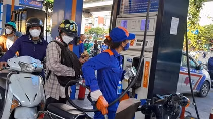 Xăng E5RON92 giảm 13 đồng/lít