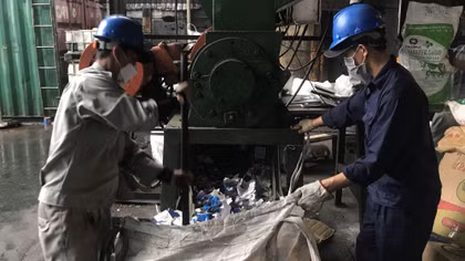 Tiêu huỷ hàng chục ngàn bao thuốc lá nhập lậu