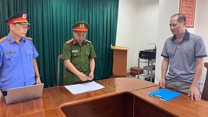 Bắt 2 phó giám đốc trung tâm đăng kiểm tại Quảng Bình về hành vi nhận hối lộ