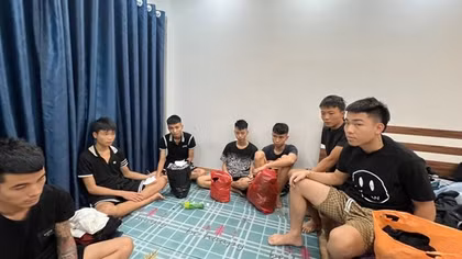 Gạ người già mua thuốc đông y, khám bệnh miễn phí rồi chiếm đoạt tiền tỷ