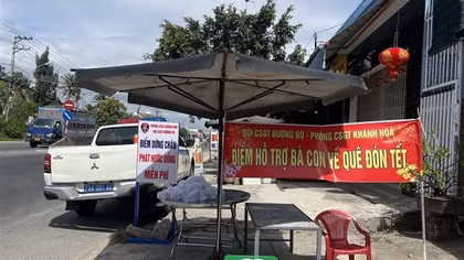 Sắc nắng trên chặng đường đưa người dân về quê ăn Tết