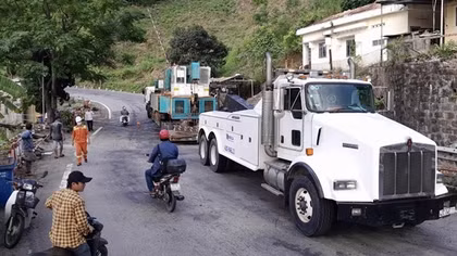 Đường sắt Bắc – Nam đã thông tuyến trở lại sau vụ xe đầu kéo chết máy giữa đường ray