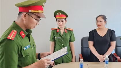 Nữ Giám đốc hai công ty du lịch bị bắt về tội trốn thuế