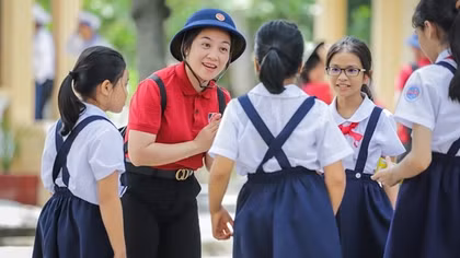 Bài cuối: Khi Tổ quốc bốn bề lên tiếng hát…