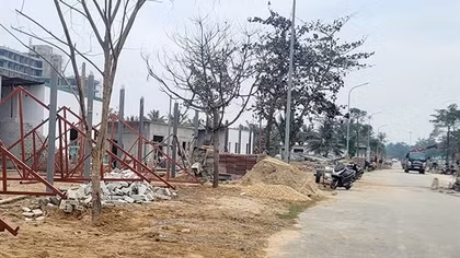 Dân ồ ạt xây dựng công trình không phép tại khu du lịch biển Xuân Thành