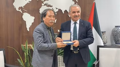 Nhà thơ Nguyễn Quang Thiều nhận Huân chương cao quý nhất của Nhà nước Palestine