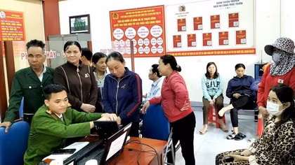 Thêm nhiều xã ở Hà Tĩnh về đích cấp CCCD cho người dân