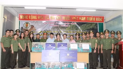 Cục Quản lý xuất nhập cảnh tổ chức về nguồn tại tỉnh Cao Bằng