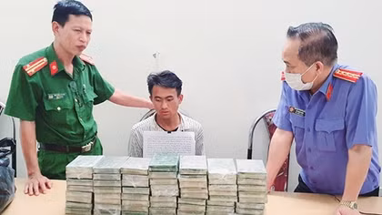 Vụ phục kích bất ngờ và chiếc bao tải 60 bánh heroin