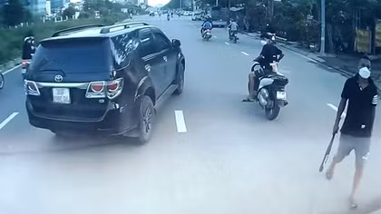 Điều tra vụ nhóm thanh niên chặn đường xe ô tô đe doạ, đập phá