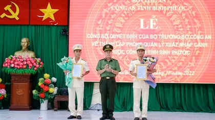 Công bố quyết định thành lập Phòng Quản lý xuất nhập cảnh Công an tỉnh Bình Phước