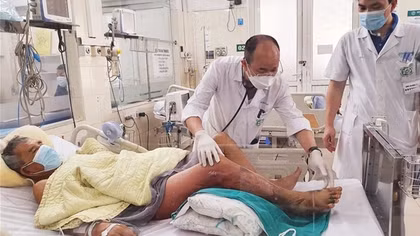 Nhiễm vi khuẩn độc, một ngư dân bị hoại tử chân nguy kịch