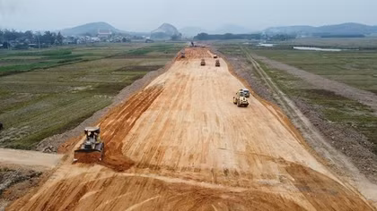 Đẩy nhanh tiến độ dự án cao tốc Diễn Châu - Bãi Vọt