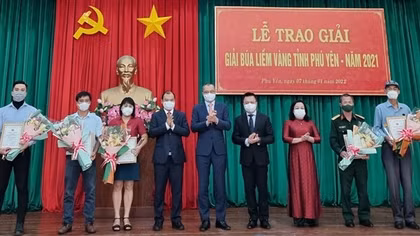 Tỉnh ủy Phú Yên trao giải báo chí Búa liềm vàng năm 2021