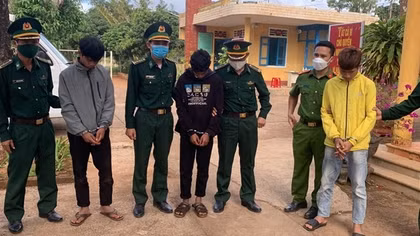 Giấu ma túy dưới cổng nhà để bán cho con nghiện