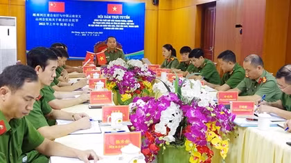 Phối hợp đấu tranh phòng, chống tội phạm với Công an châu Văn Sơn, tỉnh Vân Nam (Trung Quốc)