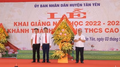 Thứ trưởng Nguyễn Văn Long dự khai giảng Trường THCS Cao Xá, Bắc Giang