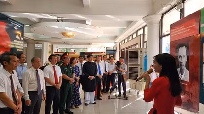 Hơn 200 tư liệu, hiện vật “Từ Ngọ Môn đến Ba Đình lịch sử”