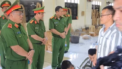 Không để sót những người đủ điều kiện không được đề nghị đặc xá
